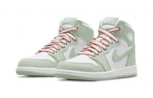 Nike Air Jordan 1 Retro High Topit Og Ps Koripallokengät Miehille Minttuvalkoinen