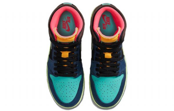 Nike Air Jordan 1 Retro High Tops Gs Koripallokengät Miesten Monivärinen
