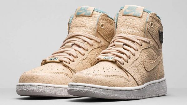 Nike Air Jordan 1 Retro High Tops Gs Sand Dune Kengät Miehille Khaki