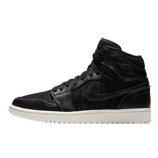 Nike Air Jordan 1 Retro High Tops Kengät Miehille Musta Valkoinen