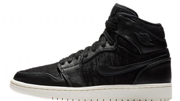 Nike Air Jordan 1 Retro High Tops Kengät Miehille Musta Valkoinen