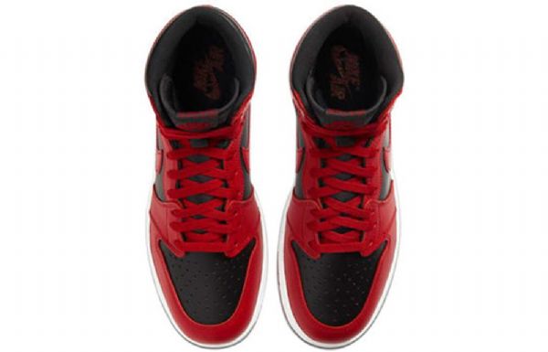 Nike Air Jordan 1 Retro High Tops Koripallokengät Miehille Punainen