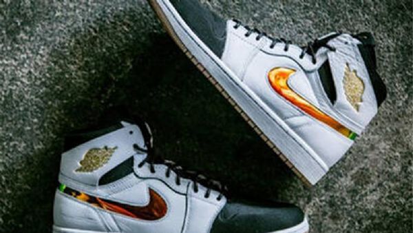 Nike Air Jordan 1 Retro High Tops Nouveau Kengät Miehille Valkoinen Musta
