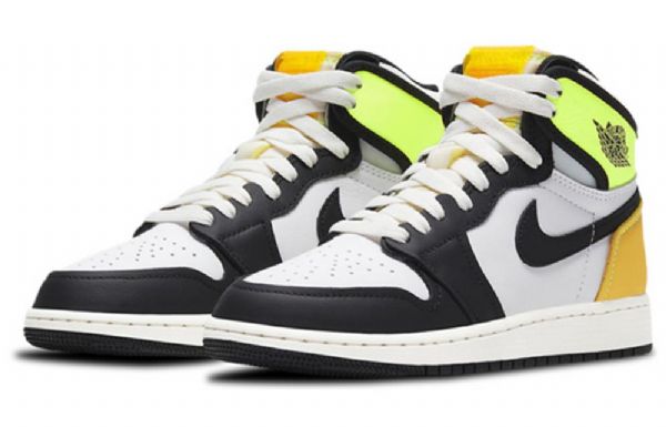 Nike Air Jordan 1 Retro High Tops Og Gs Koripallokengät Miesten Kulta