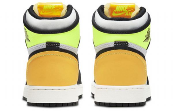 Nike Air Jordan 1 Retro High Tops Og Gs Koripallokengät Miesten Kulta