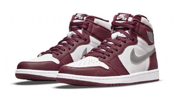 Nike Air Jordan 1 Retro High Tops Og Kengät Miehille Burgundy Valkoinen