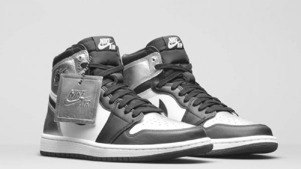 Nike Air Jordan 1 Retro High Tops Og Toe Kengät Miehille Musta Hopea
