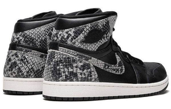 Nike Air Jordan 1 Retro High Tops Premium Koripallokengät Naisille Musta