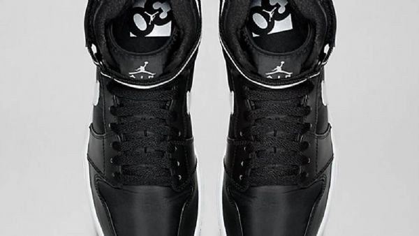 Nike Air Jordan 1 Retro High Tops Reima Miesten Kengät Musta Valkoinen