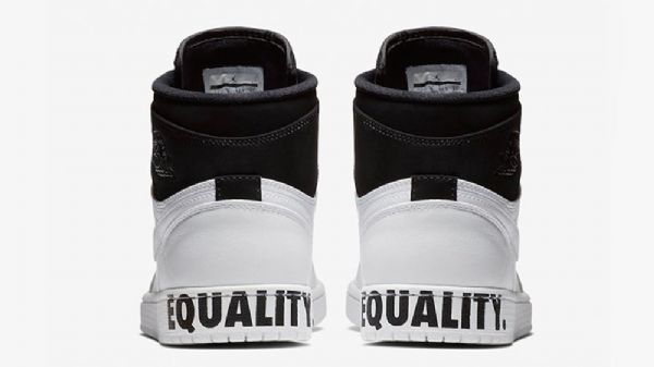 Nike Air Jordan 1 Retro High Tops Tasavertaiset Kengät Miehille Musta Valkoinen