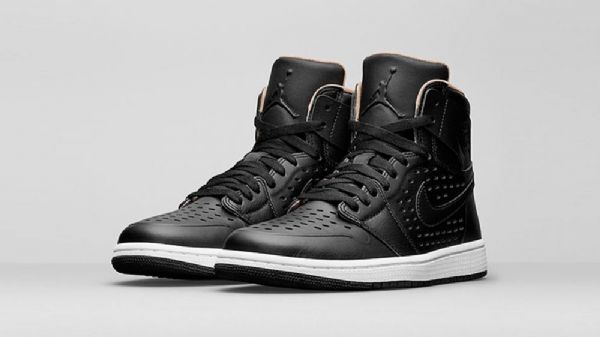 Nike Air Jordan 1 Retro High Tops Vachetta Kengät Miehille Musta