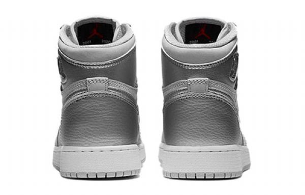 Nike Air Jordan 1 Retro Korkeat Topit Og Co.jp Gs Koripallokengät Miehille Harmaa