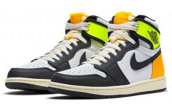 Nike Air Jordan 1 Retro Korkeat Topit Og Koripallokengät Miehille Kulta