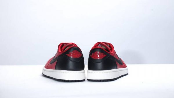 Nike Air Jordan 1 Retro Matalat Og-kengät Miehille Punainen Musta