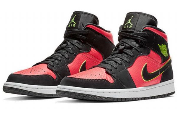Nike Air Jordan 1 Retro Mid Tops Koripallokengät Naisille Musta Punainen