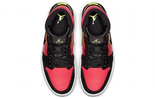Nike Air Jordan 1 Retro Mid Tops Koripallokengät Naisille Musta Punainen