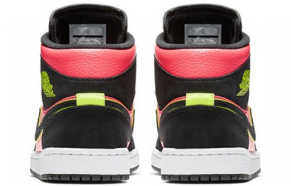 Nike Air Jordan 1 Retro Mid Tops Koripallokengät Naisille Musta Punainen