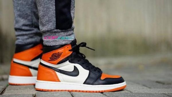 Nike Air Jordan 1 Shatteredboard Kengät Miehille Oranssi Musta Valkoinen