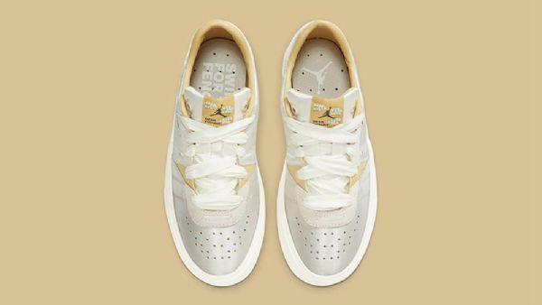 Nike Air Jordan Series 02 Rakkaat Tulevaisuuden Kengät Naisille Valkoinen Kulta