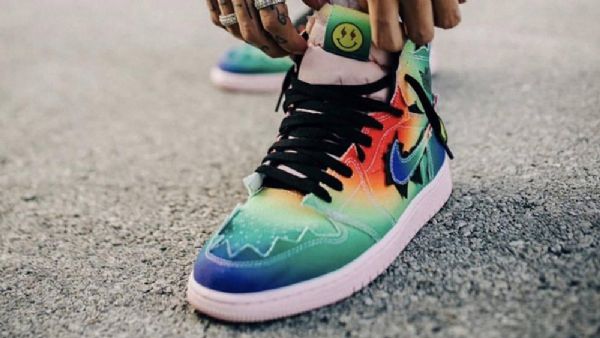 Nike J Balvin Jordan 1 Korkeat Topit Og Miesten Kengät Monivärinen