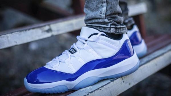 Nike Air Jordan 11 Matalat Concord-kengät Miehille Valkoinen Sininen