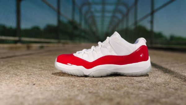 Nike Air Jordan 11 Matalat Kengät Miehille Valkoinen Kulta