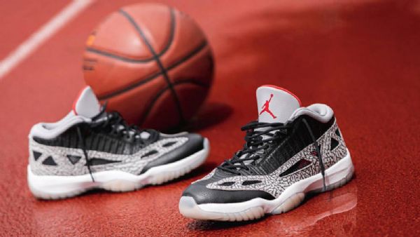 Nike Air Jordan 11 Matalat Kengät Miesten Musta