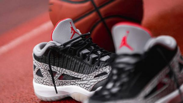 Nike Air Jordan 11 Matalat Kengät Miesten Musta