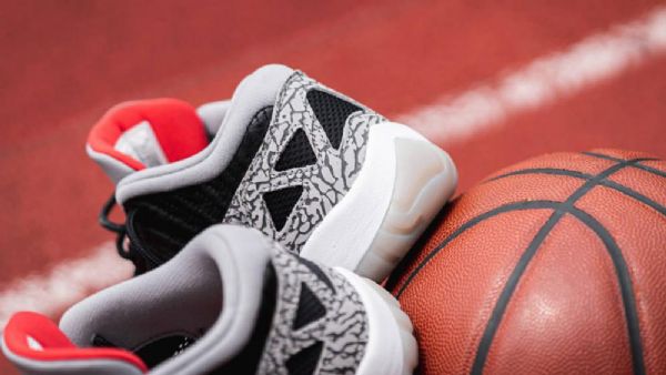 Nike Air Jordan 11 Matalat Kengät Miesten Musta