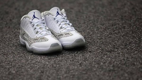 Nike Air Jordan 11 Matalat Topit Eli Kobolttikengät Miehille Valkoinen