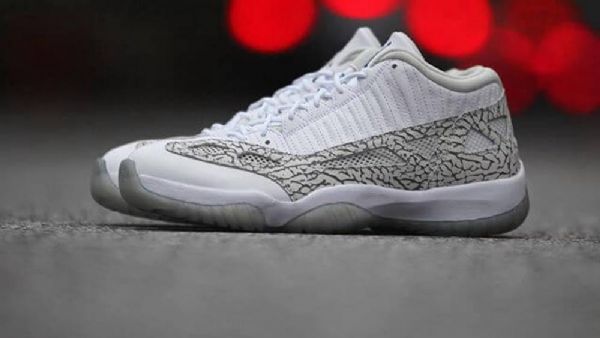 Nike Air Jordan 11 Matalat Topit Eli Kobolttikengät Miehille Valkoinen