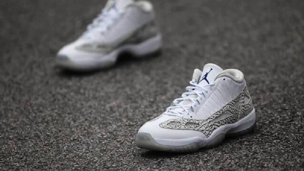 Nike Air Jordan 11 Matalat Topit Eli Kobolttikengät Miehille Valkoinen