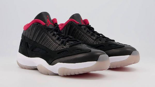 Nike Air Jordan 11 Matalat Topit Eli Leveät Miesten Kengät Musta