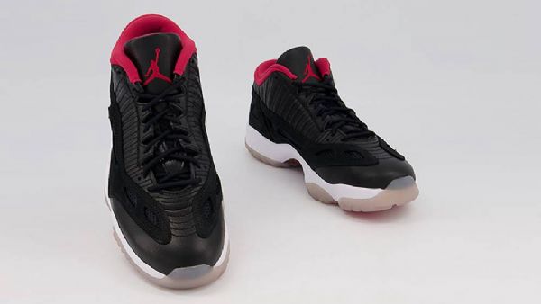 Nike Air Jordan 11 Matalat Topit Eli Leveät Miesten Kengät Musta