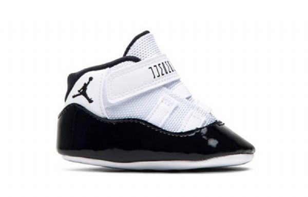 Nike Air Jordan 11 Retro Cb Koripallokengät Lapsille Musta Valkoinen