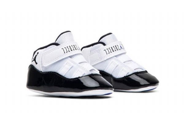 Nike Air Jordan 11 Retro Cb Koripallokengät Lapsille Musta Valkoinen