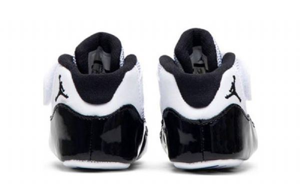 Nike Air Jordan 11 Retro Cb Koripallokengät Lapsille Musta Valkoinen