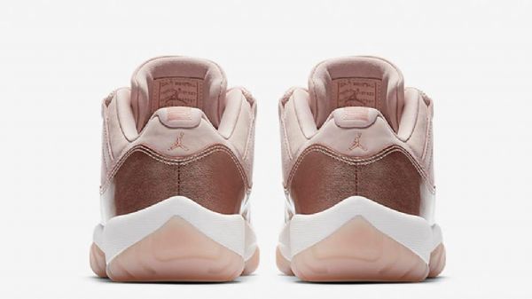 Nike Air Jordan 11 Ruusu Kengät Miehille Kulta