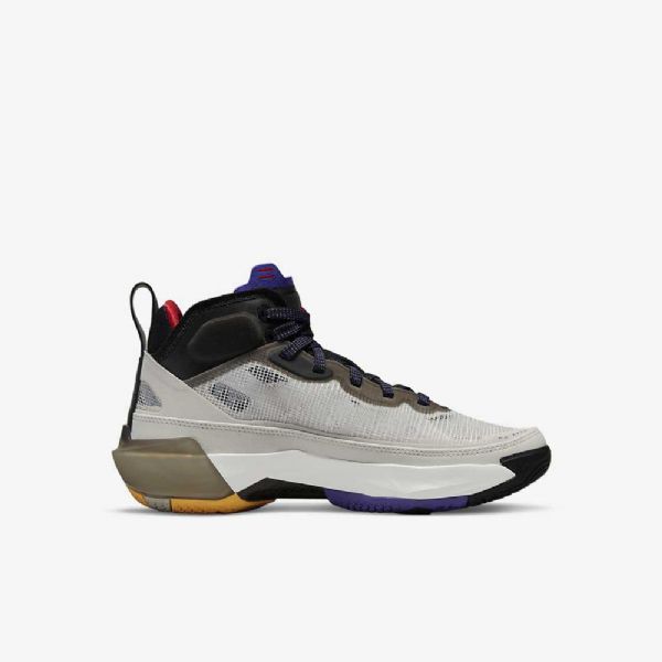 Nike Air Jordan Xxxvii Kengät Lapsille Vaalea Musta Tummanpunainen