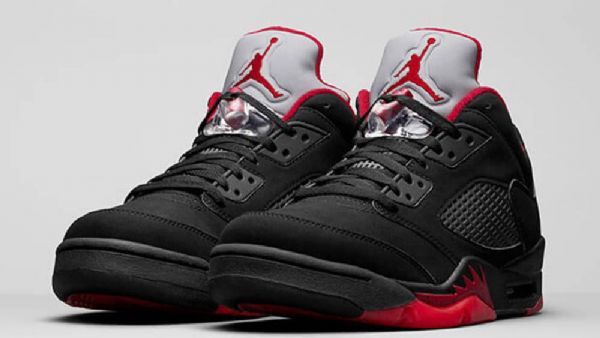 Nike Air Jordan 5 Matalat Topit Vaihtoehtoiset Kengät Miehille Musta Punainen