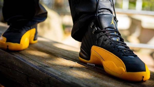 Nike Air Jordan 12 Kengät Miehille Kultainen Musta