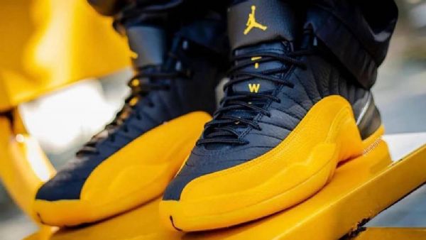 Nike Air Jordan 12 Kengät Miehille Kultainen Musta