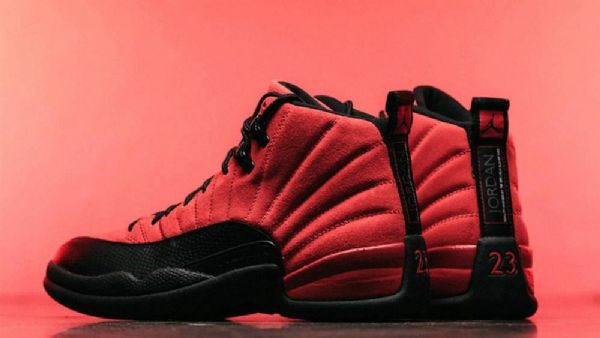 Nike Air Jordan 12 Reverse Flu Pelikengät Miehille Punainen Musta