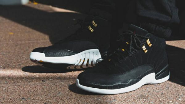 Nike Air Jordan 12 Reverse Taxi Kengät Miehille Mustat